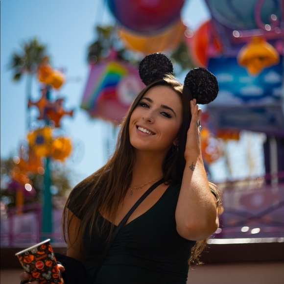 Meet your posher! Brittany⚡️ - Picture 3 of 6